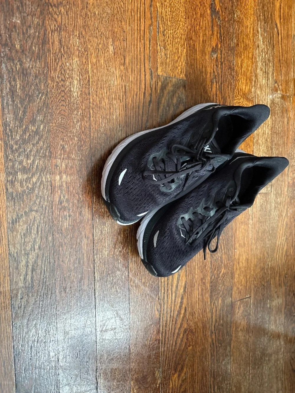 Hokas Clifton 8